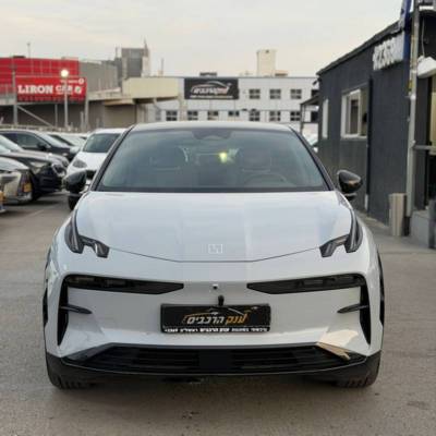 ���� ZEEKR X - ����� 3