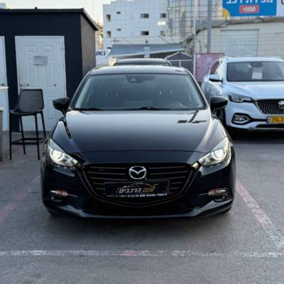  MAZDA 3 -  4