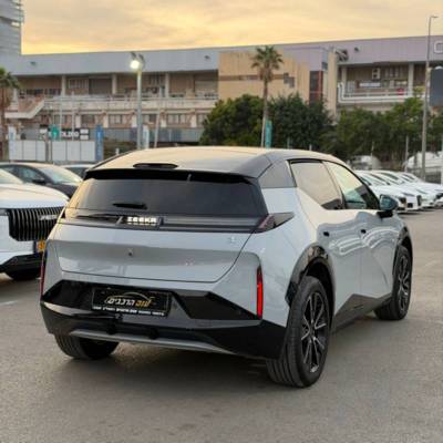 ���� ZEEKR X - ����� 4