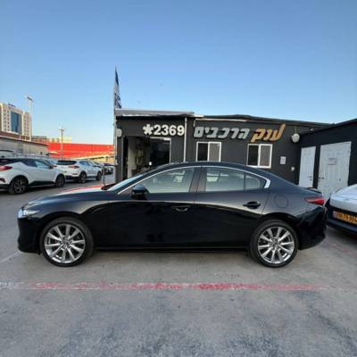  MAZDA 3 -  5