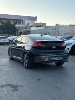 ������ IONIQ HYBRID - ����� 5