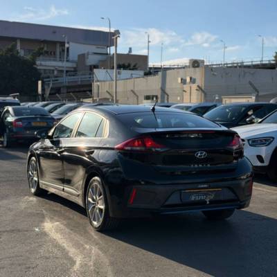 ������ IONIQ HYBRID - ����� 5