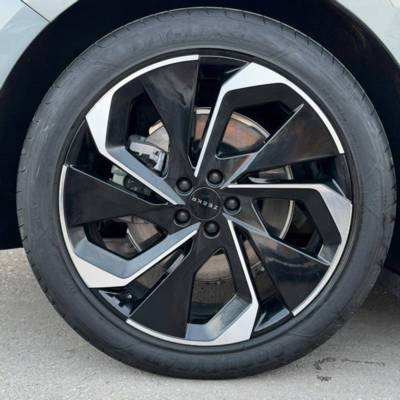 ���� ZEEKR 001 - ����� 5