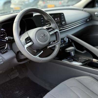 ������ ELANTRA HEV - ����� 6