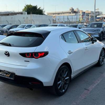  MAZDA 3 -  8