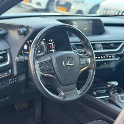 ����� LEXUS UX250H - ����� 8